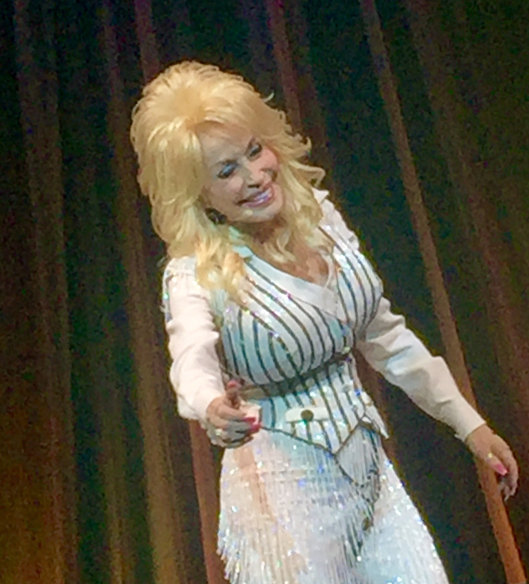 Dolly Parton’s Pure & Simple Tour Covers North America – World Traveler Pro